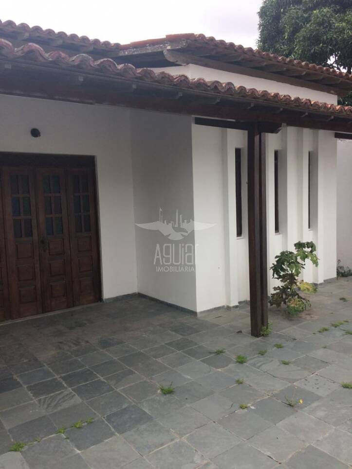 Casa à venda com 3 quartos, 300m² - Foto 4