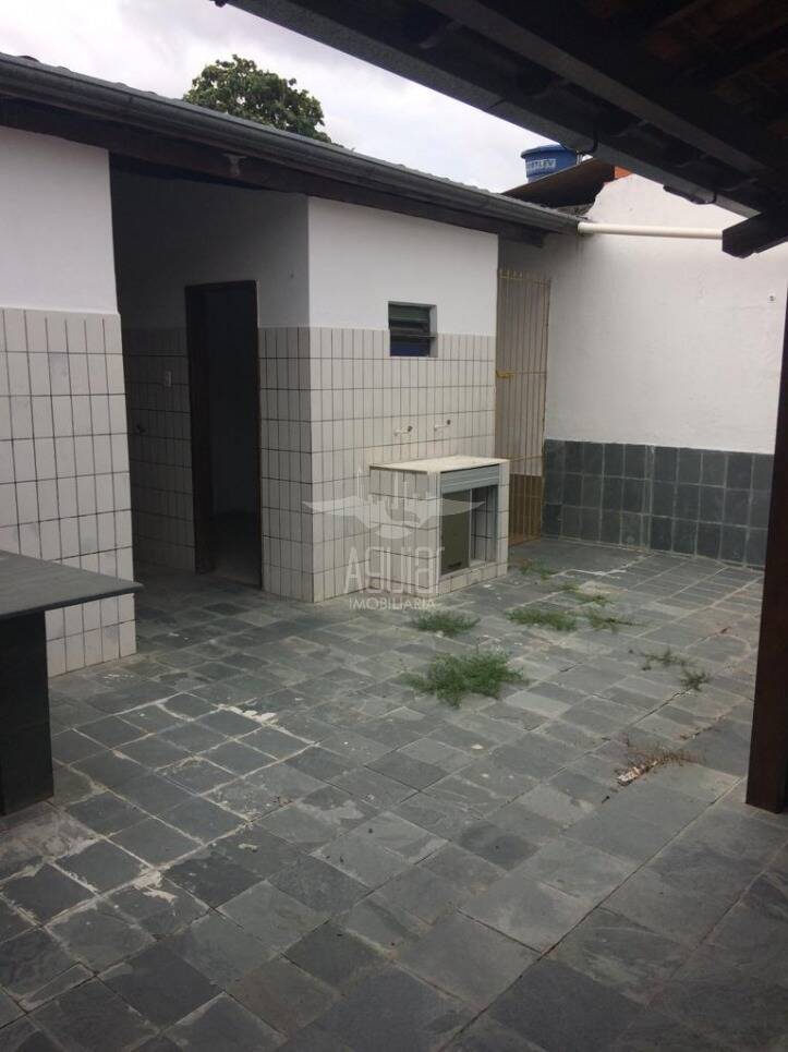 Casa à venda com 3 quartos, 300m² - Foto 5