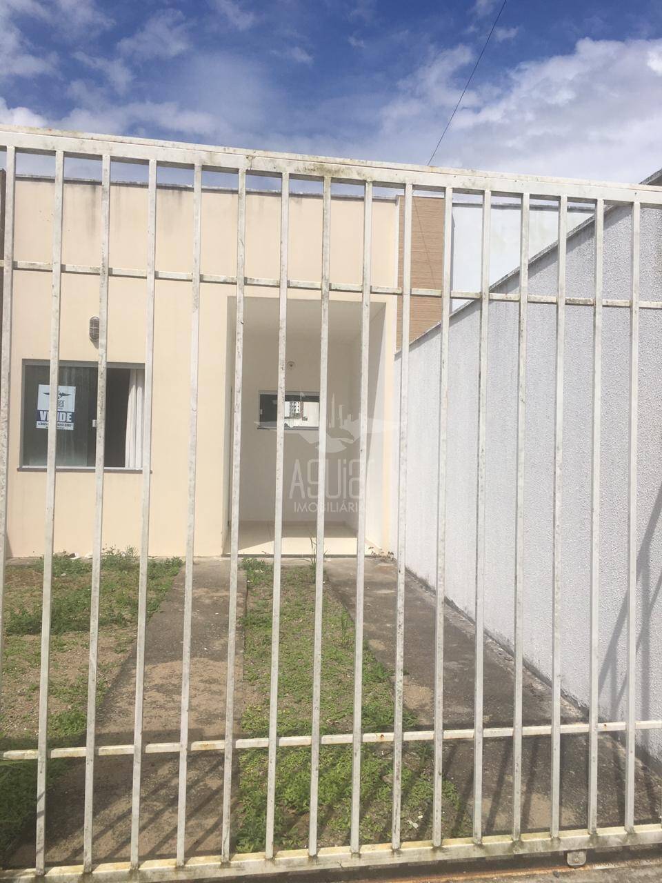 Casa à venda com 2 quartos, 1m² - Foto 1