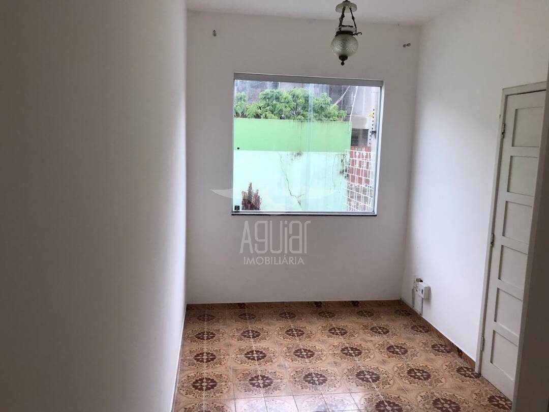 Casa à venda com 5 quartos, 220m² - Foto 10