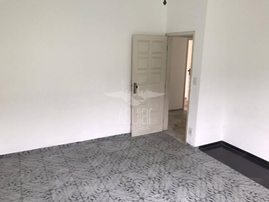 Casa à venda com 5 quartos, 220m² - Foto 18