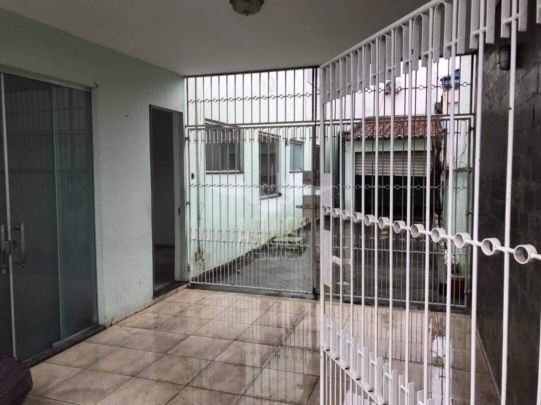 Casa à venda com 5 quartos, 220m² - Foto 3