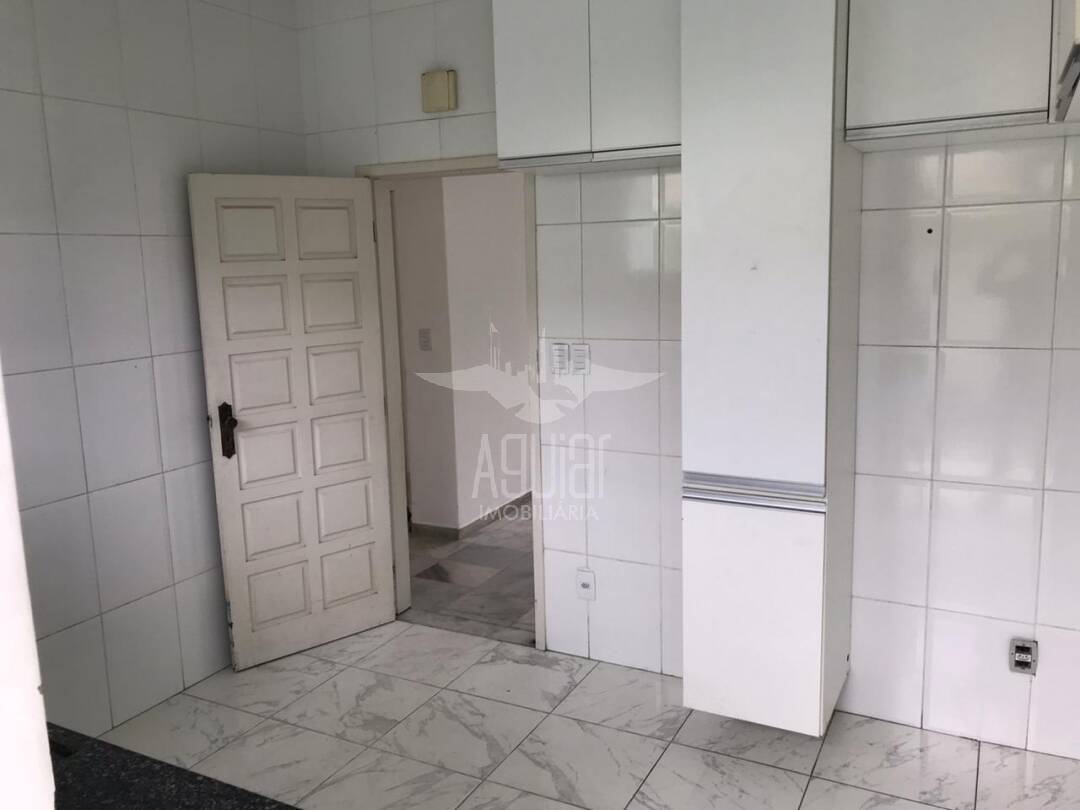 Casa à venda com 5 quartos, 220m² - Foto 23