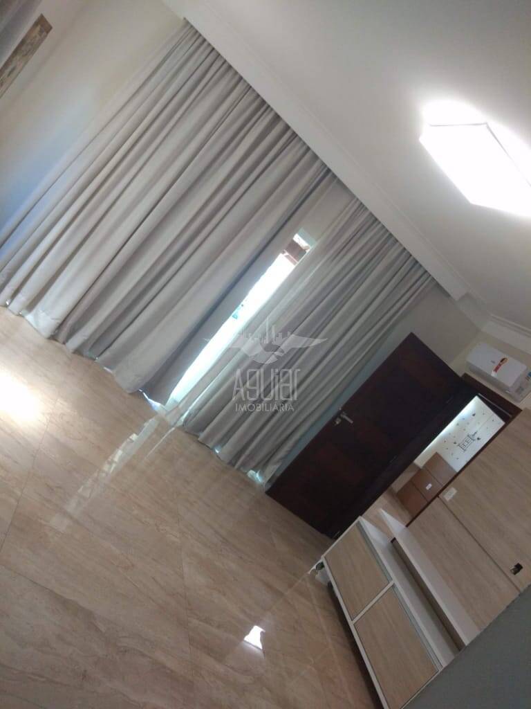 Casa à venda com 4 quartos, 300m² - Foto 2