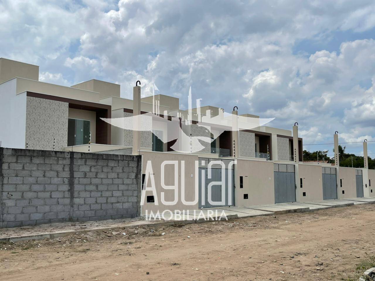 Casa à venda com 3 quartos, 147m² - Foto 2