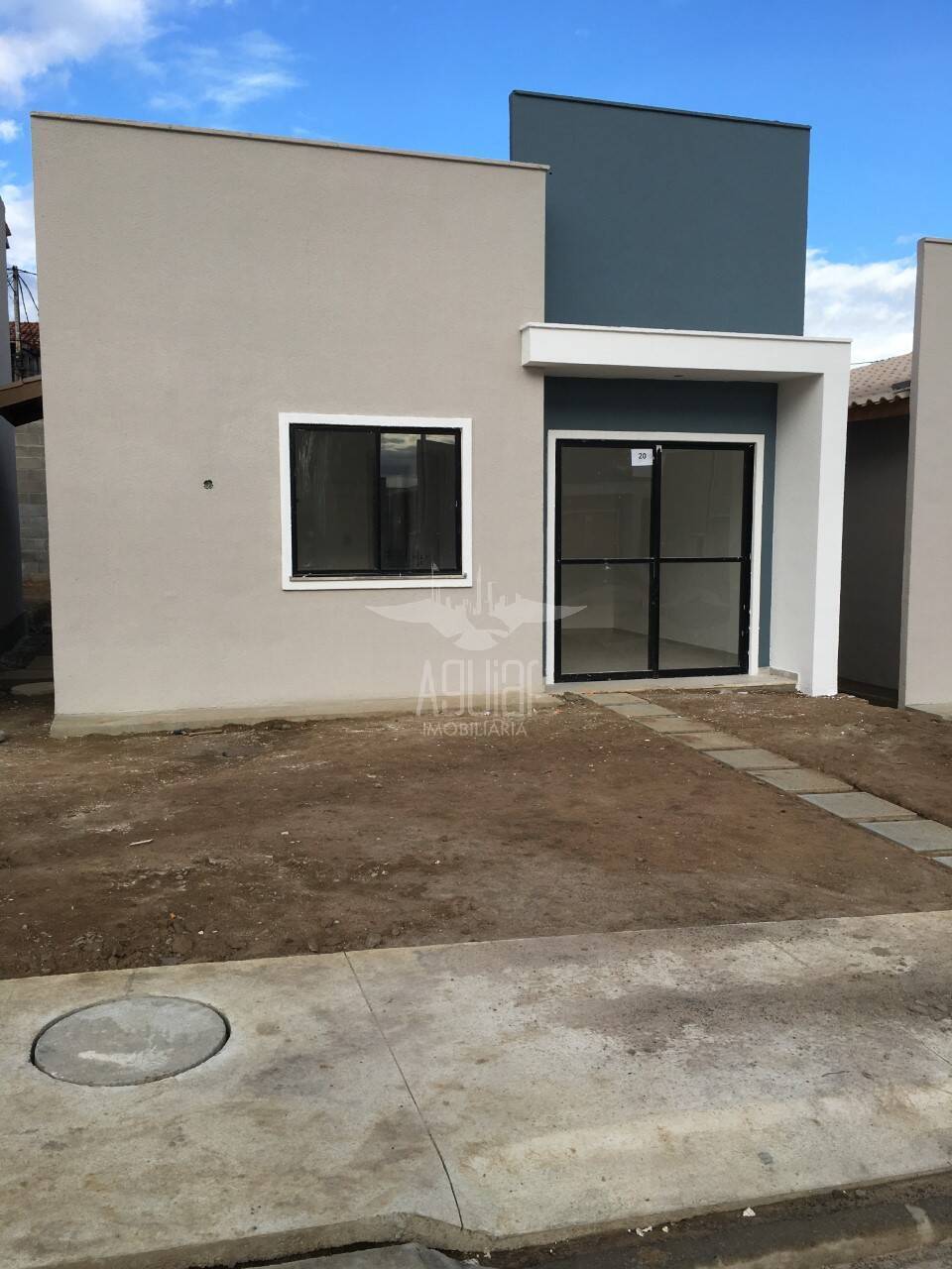 Casa à venda com 2 quartos, 40m² - Foto 1