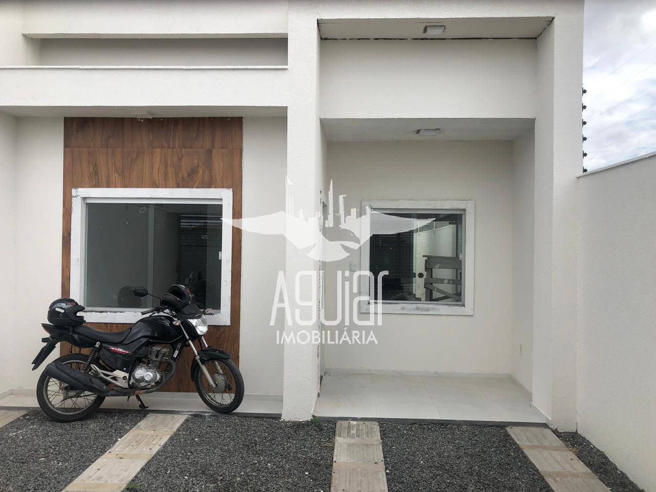 Casa à venda com 3 quartos, 120m² - Foto 1