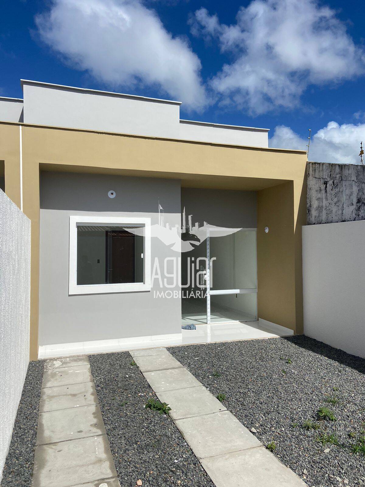 Casa à venda com 2 quartos, 70m² - Foto 2