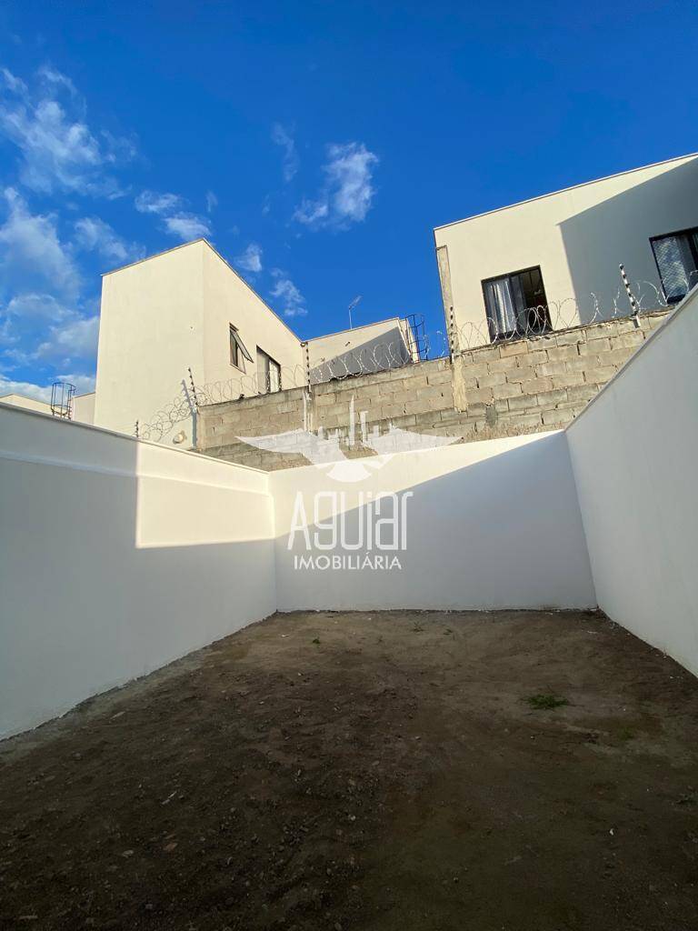 Casa à venda com 3 quartos, 82m² - Foto 7