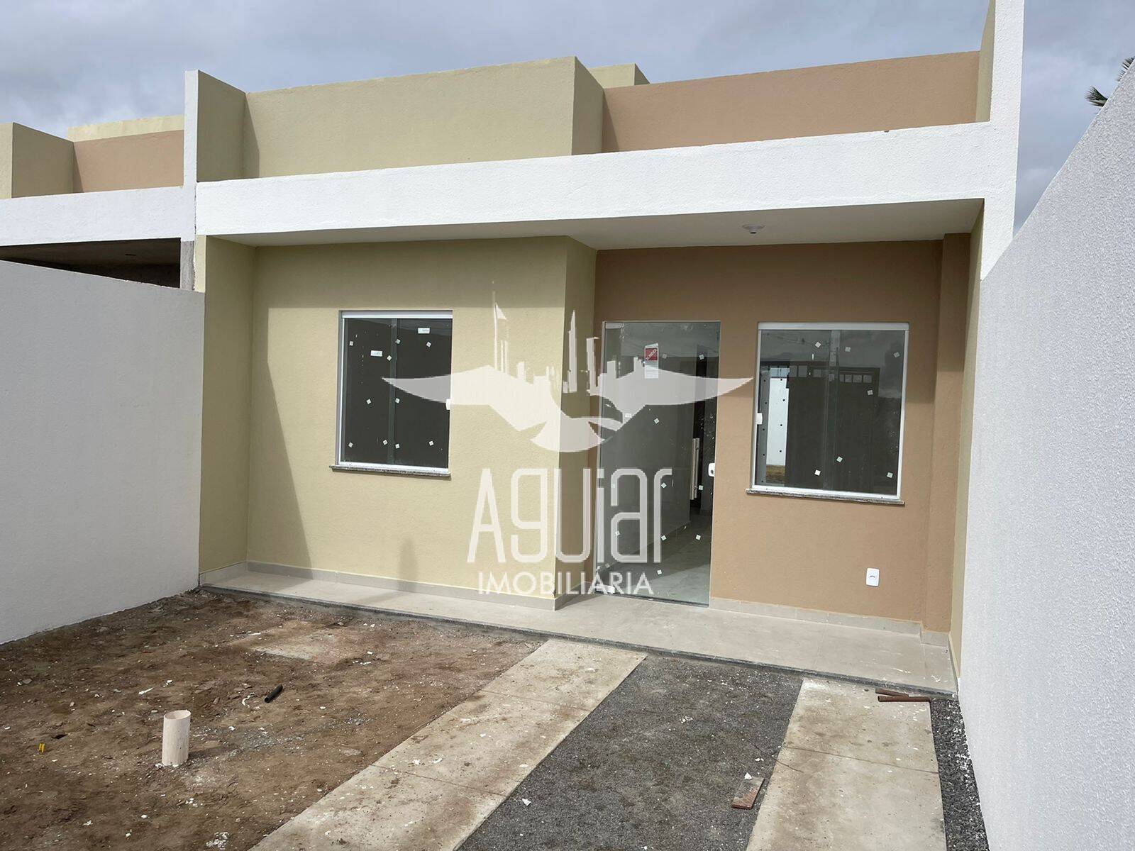 Casa à venda com 2 quartos, 60m² - Foto 1