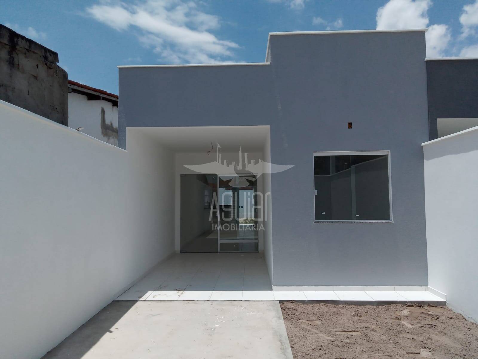 Casa à venda com 2 quartos, 70m² - Foto 2