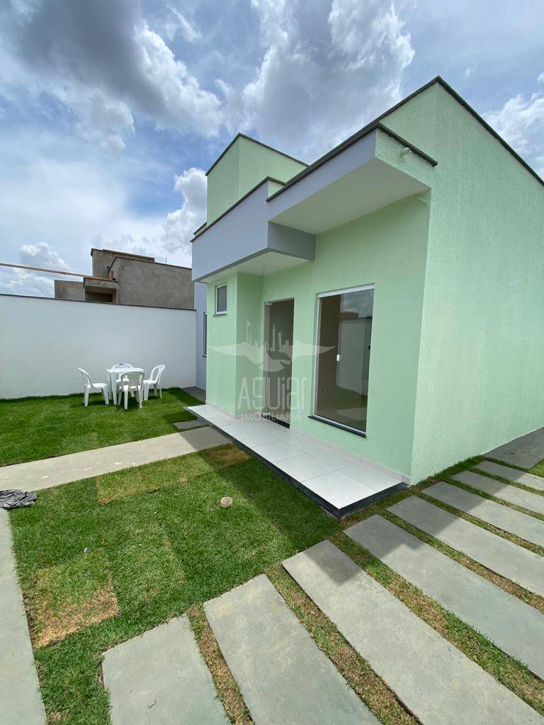 Casa à venda com 2 quartos, 48m² - Foto 2