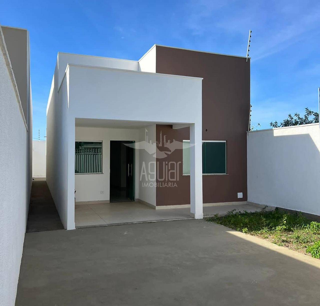 Casa à venda com 3 quartos, 89m² - Foto 1