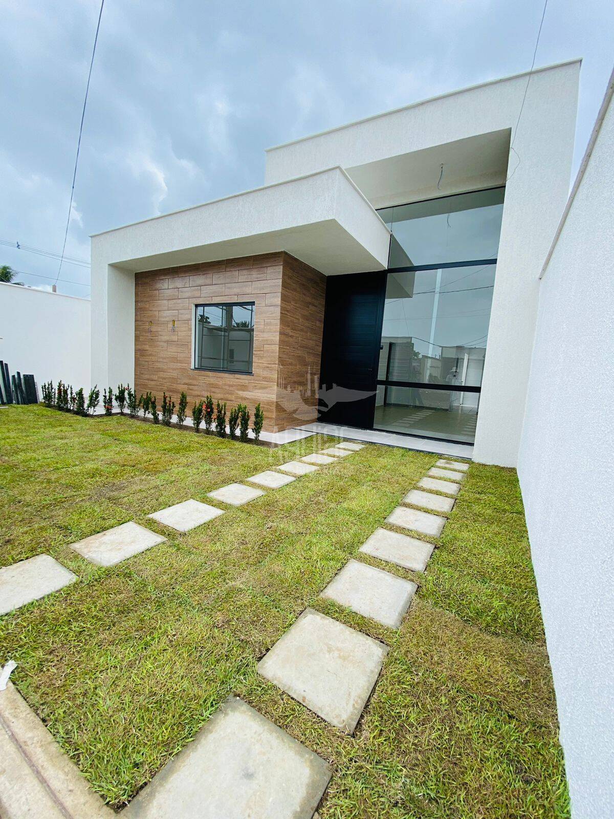 Casa à venda com 3 quartos, 69m² - Foto 1