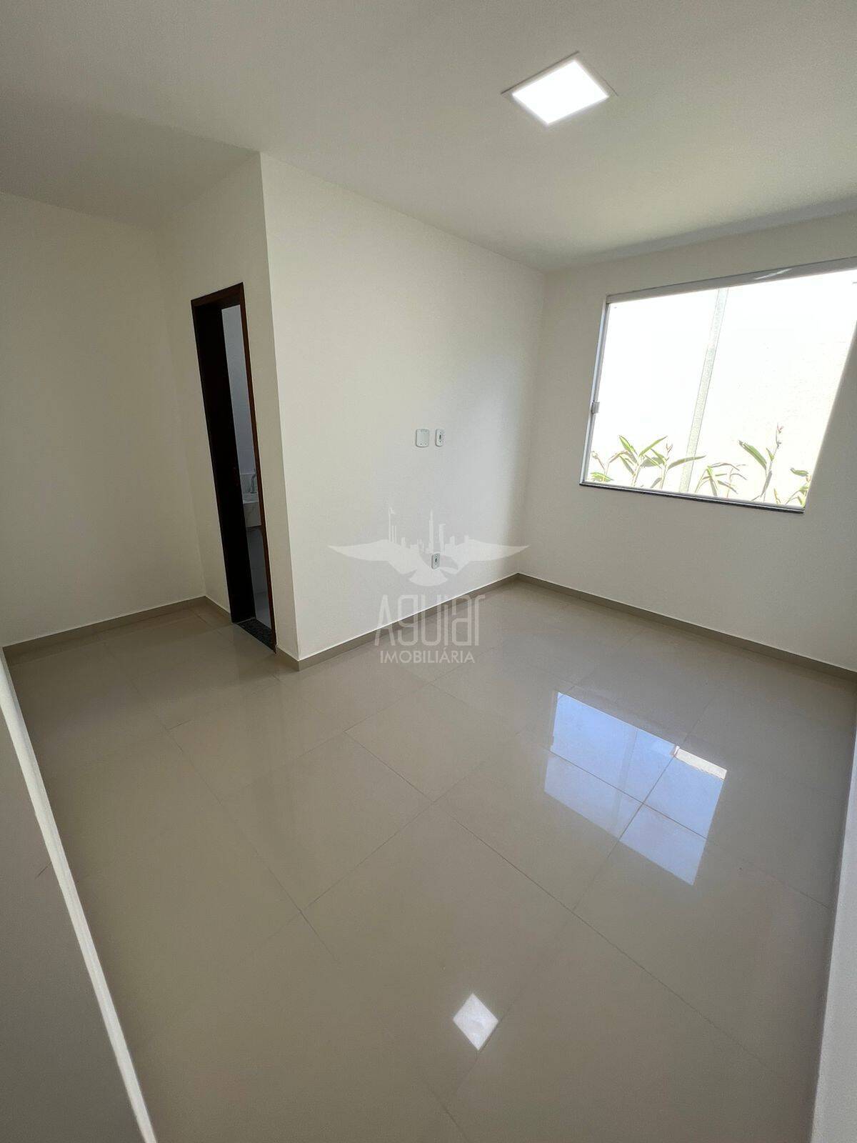 Casa à venda com 2 quartos, 70m² - Foto 9