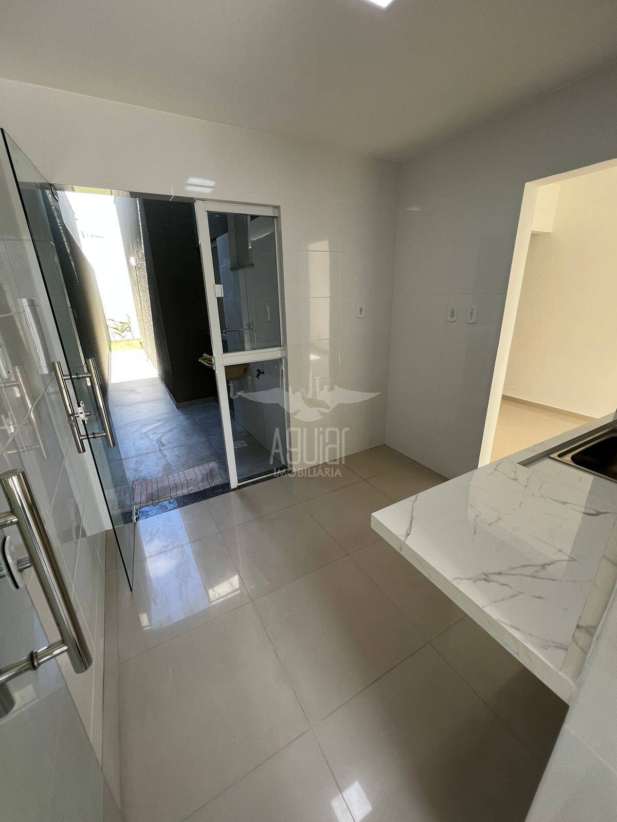 Casa à venda com 2 quartos, 70m² - Foto 6