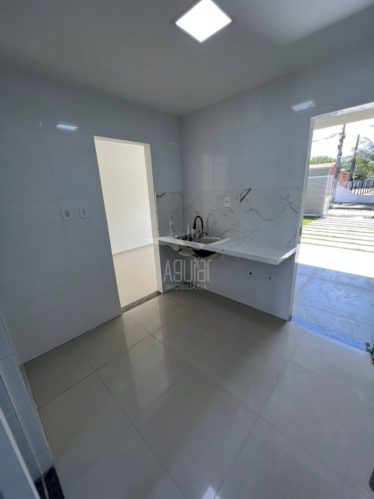 Casa à venda com 2 quartos, 70m² - Foto 11