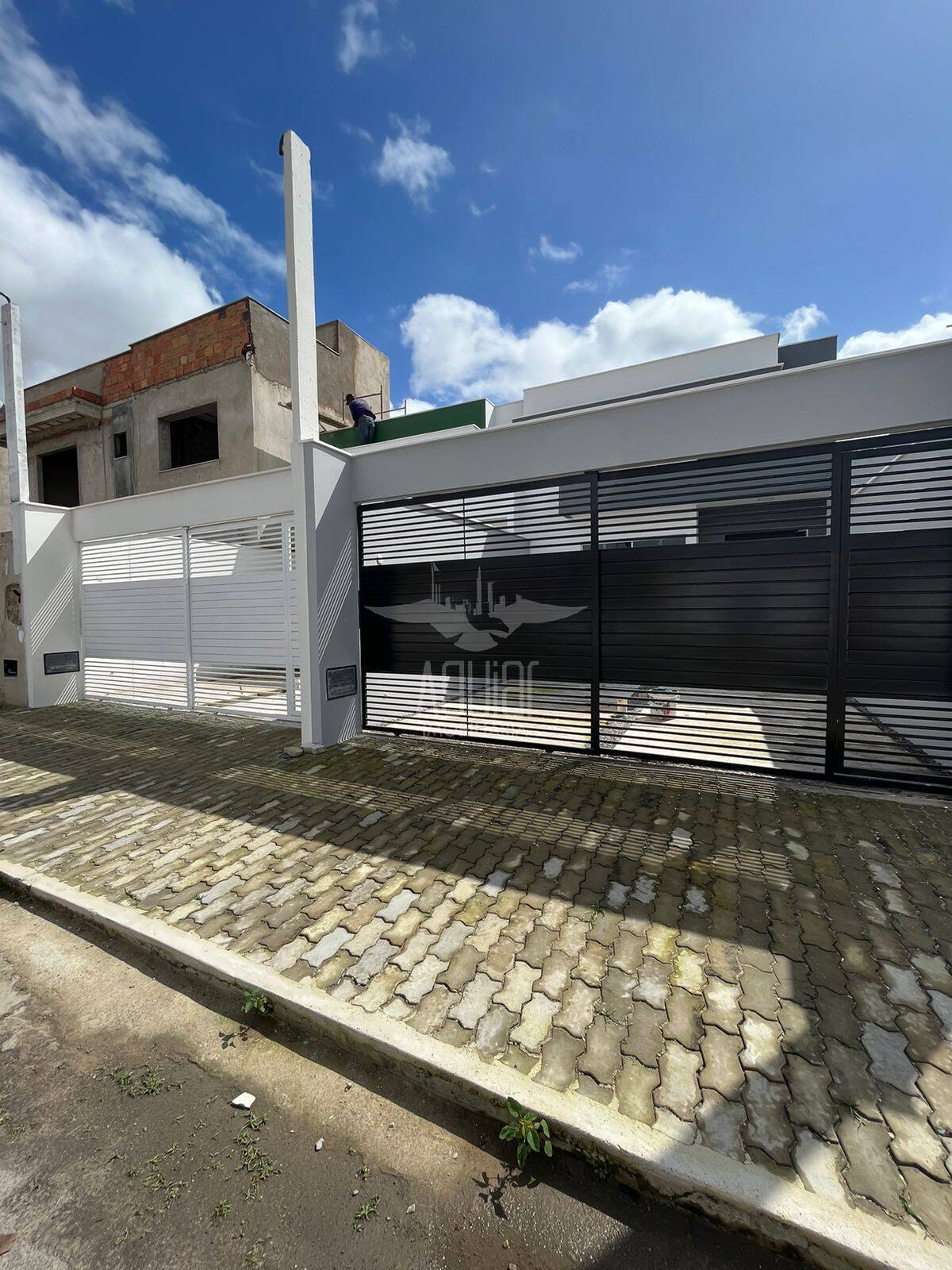 Casa à venda com 3 quartos, 85m² - Foto 1