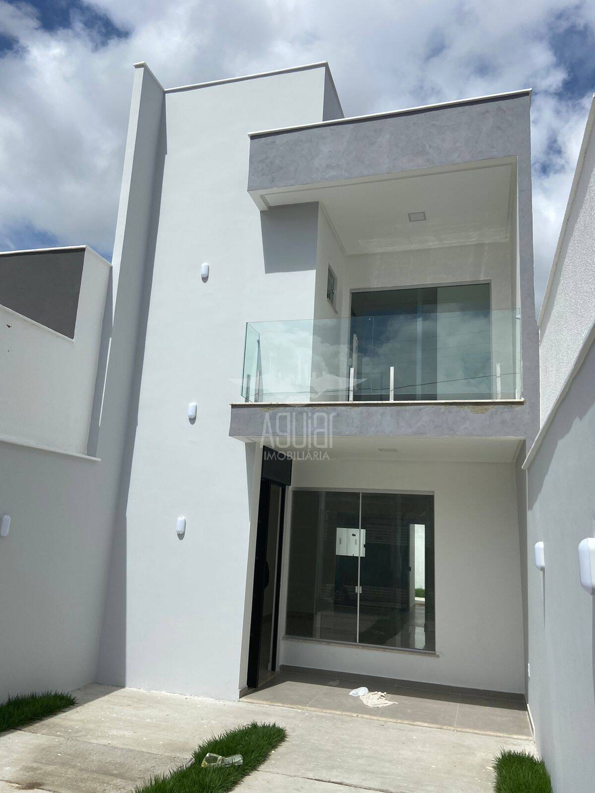 Casa à venda com 3 quartos, 115m² - Foto 1