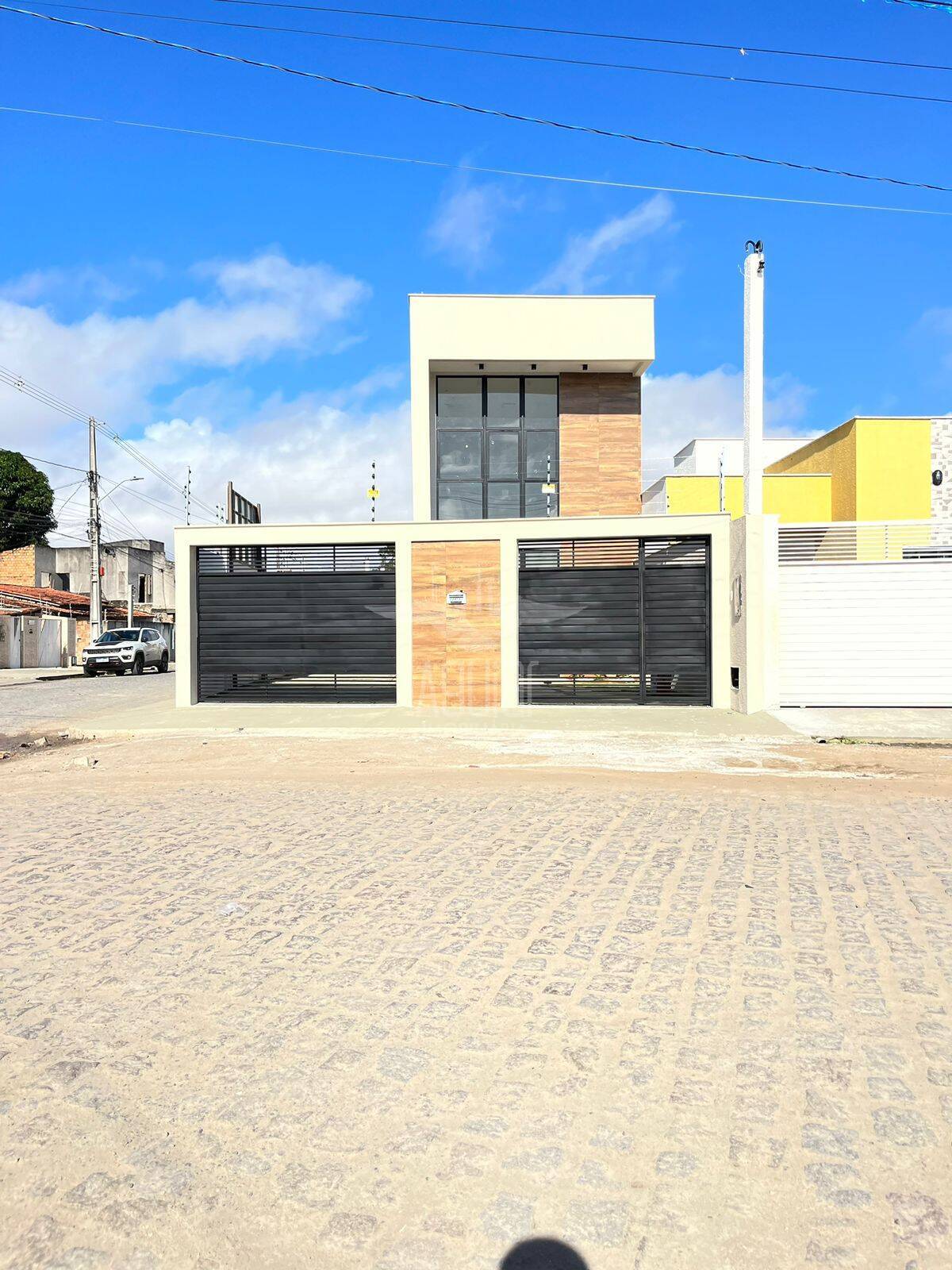 Casa à venda com 3 quartos, 100m² - Foto 1