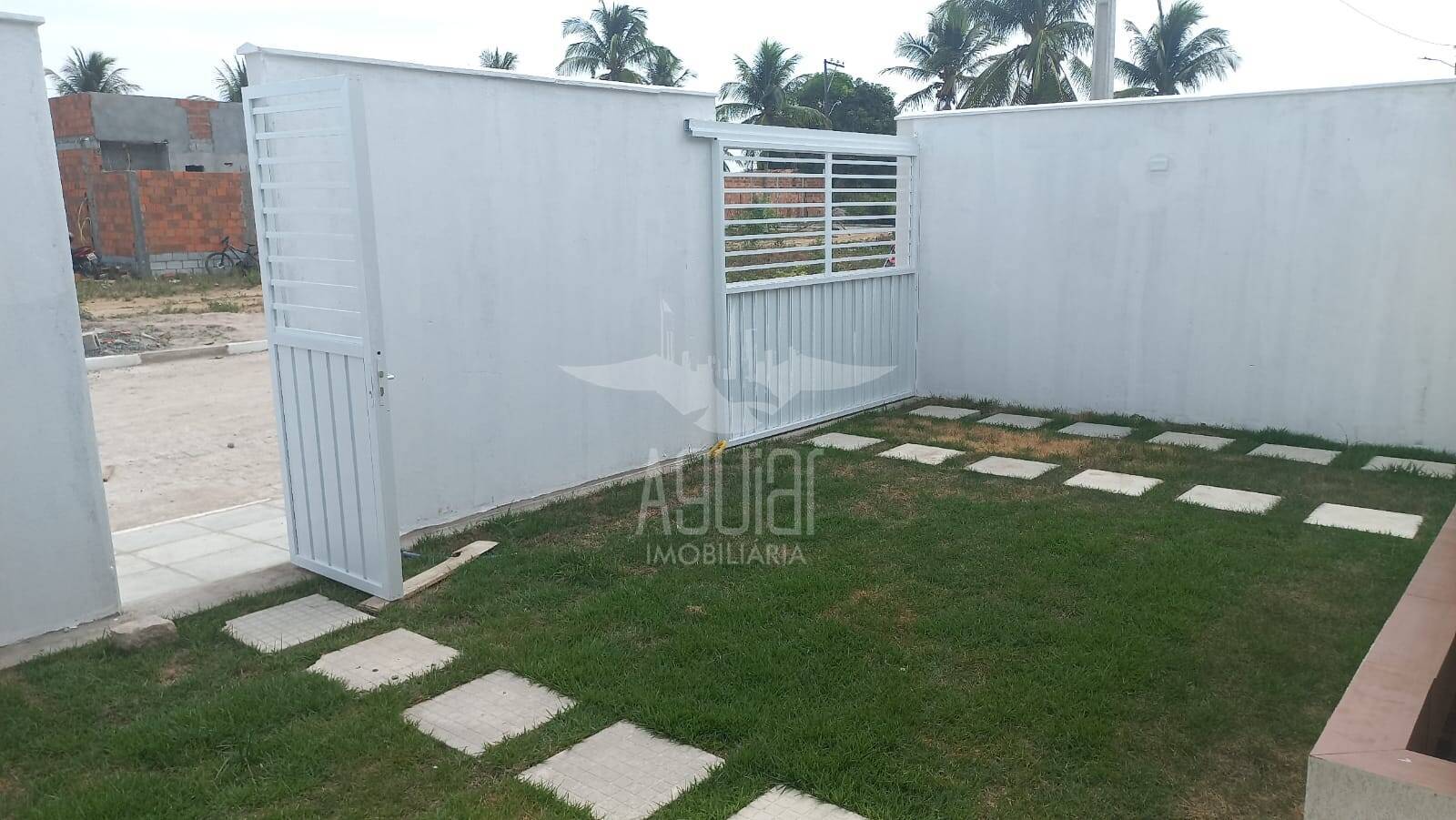 Casa à venda com 2 quartos, 56m² - Foto 4