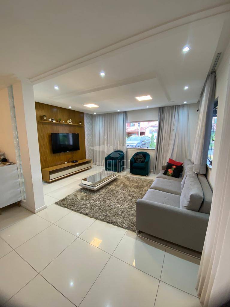 Casa à venda com 5 quartos, 330m² - Foto 1