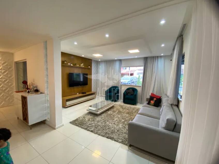 Casa à venda com 5 quartos, 330m² - Foto 2