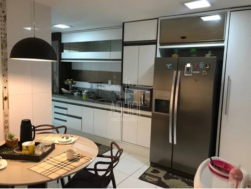 Casa à venda com 5 quartos, 330m² - Foto 9