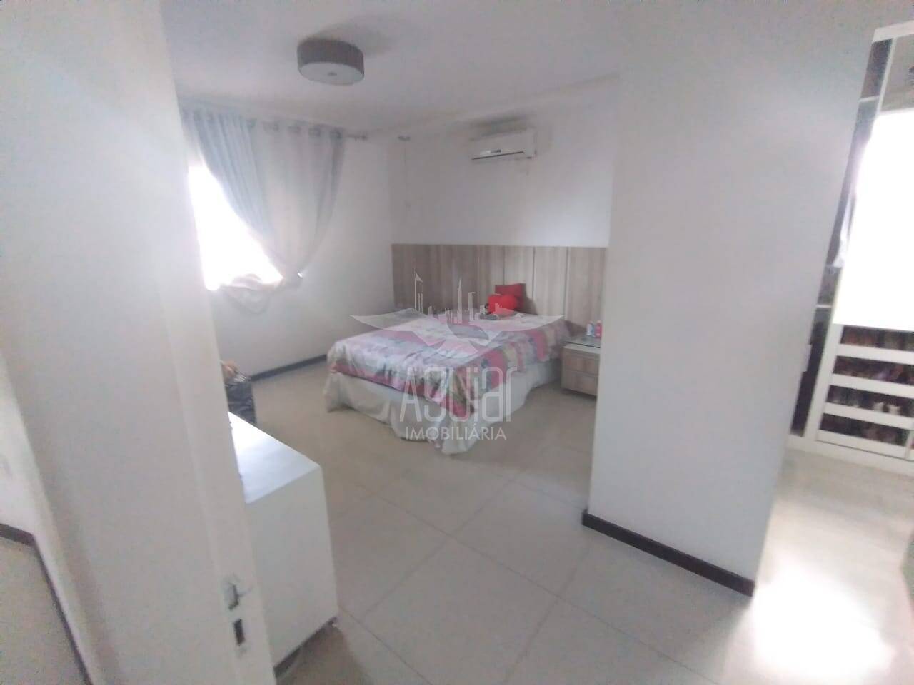 Casa à venda com 3 quartos, 210m² - Foto 14