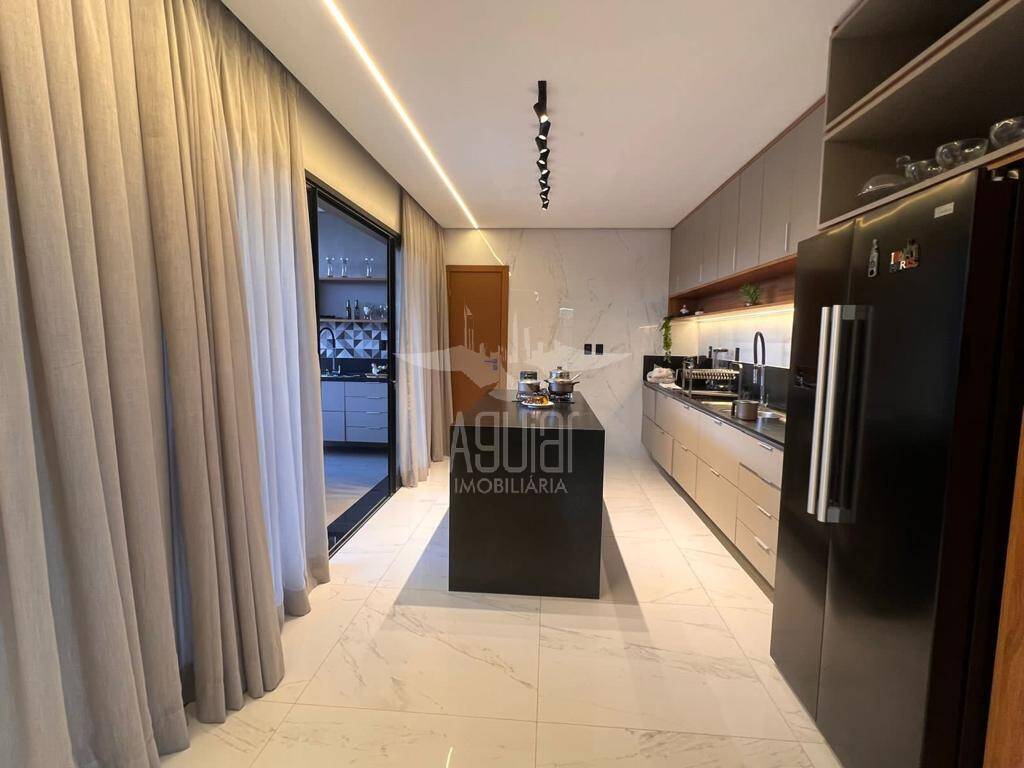 Casa à venda com 4 quartos, 285m² - Foto 13