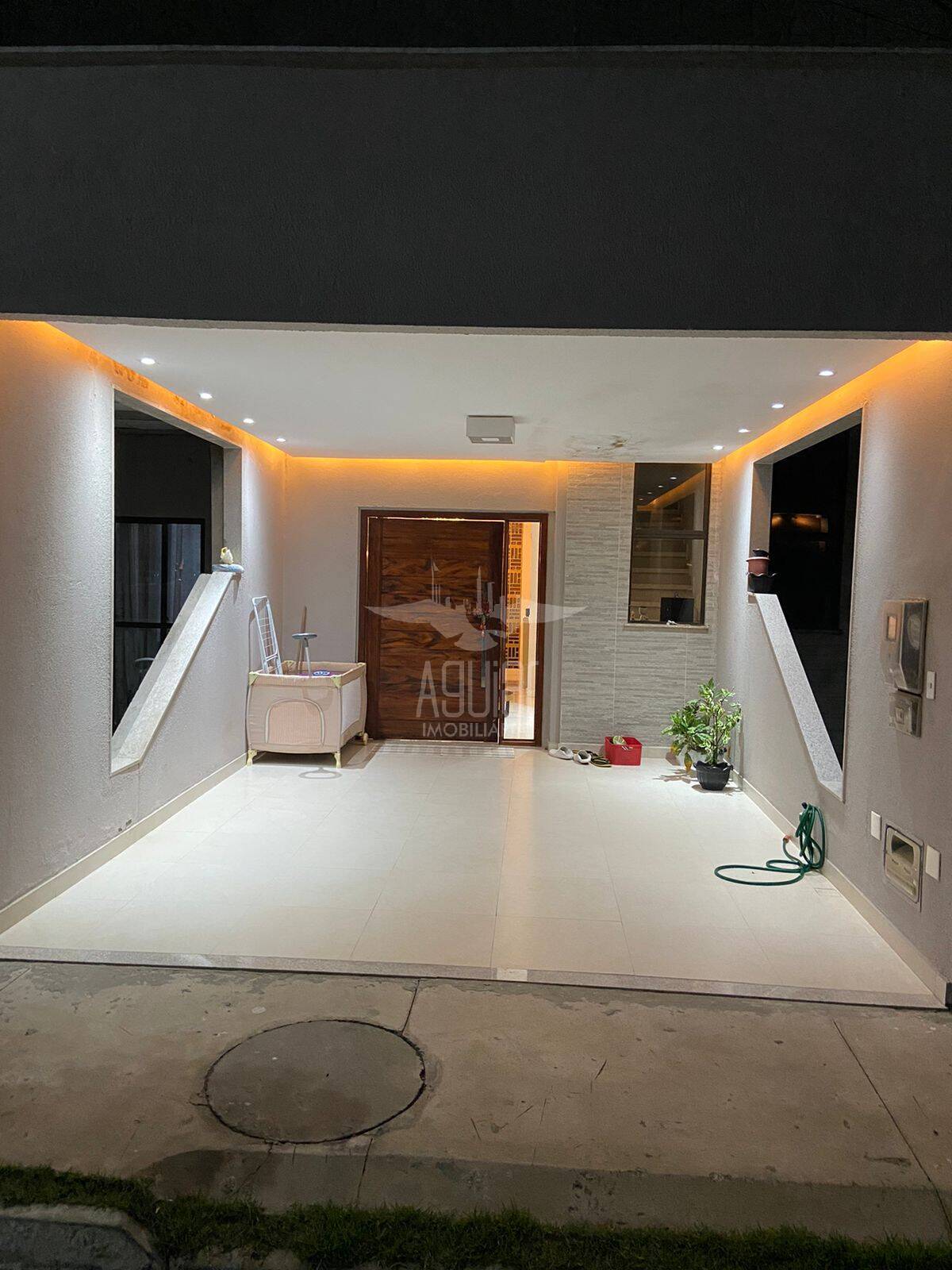 Casa à venda com 2 quartos, 120m² - Foto 2