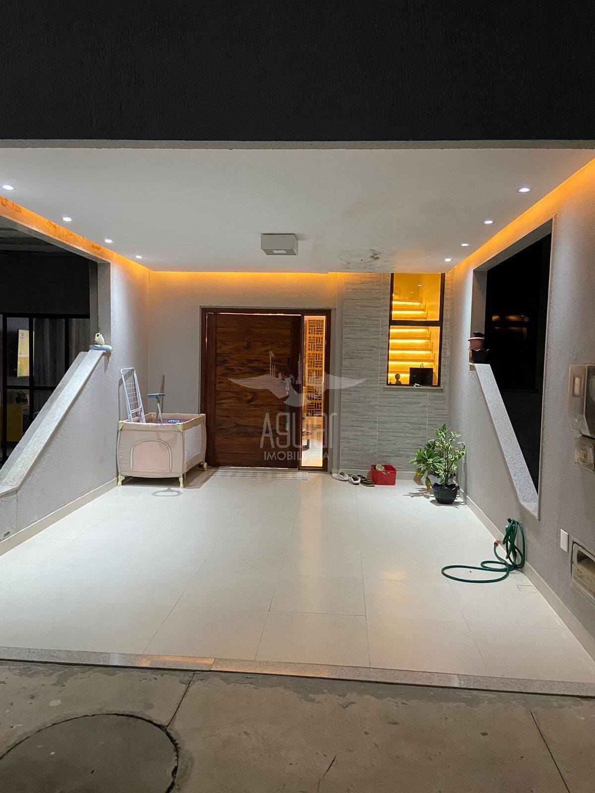 Casa à venda com 2 quartos, 120m² - Foto 1