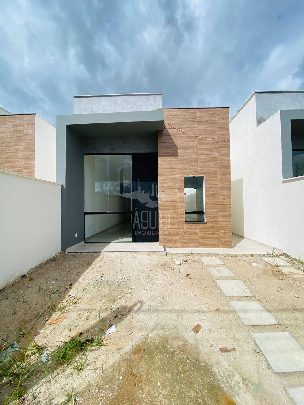 Casa à venda com 3 quartos, 70m² - Foto 2