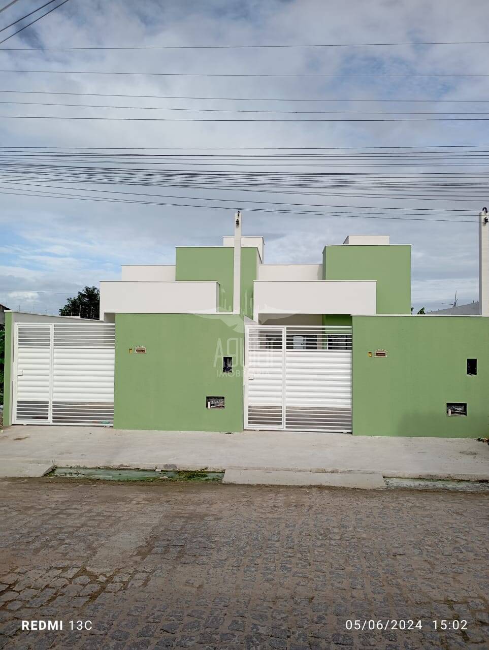 Casa à venda com 2 quartos, 68m² - Foto 1