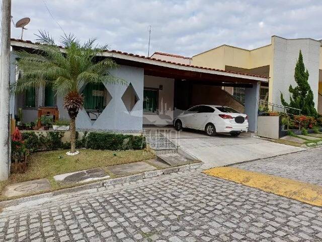 Casa à venda com 3 quartos, 195m² - Foto 2