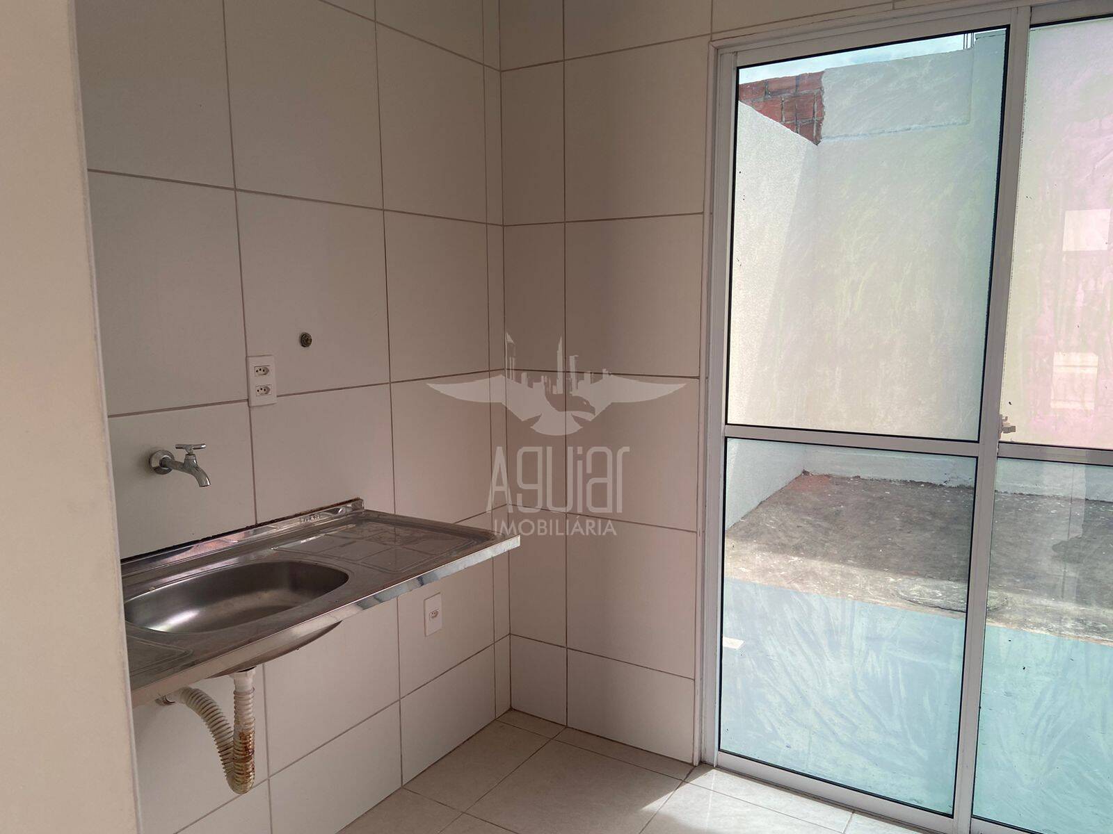 Casa à venda com 2 quartos, 45m² - Foto 12