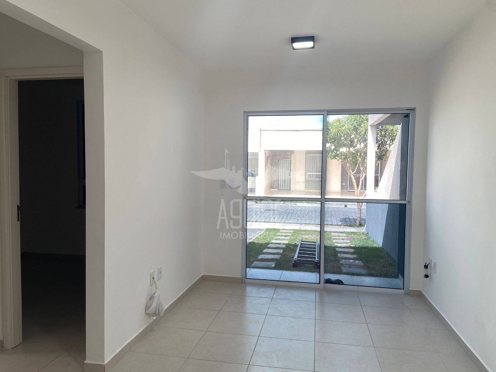 Casa à venda com 2 quartos, 45m² - Foto 4