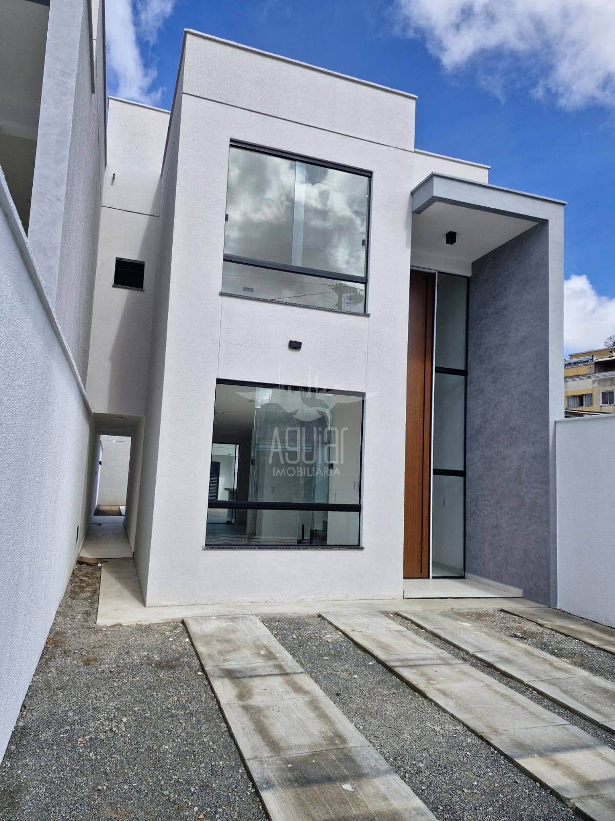 Casa à venda com 3 quartos, 175m² - Foto 2