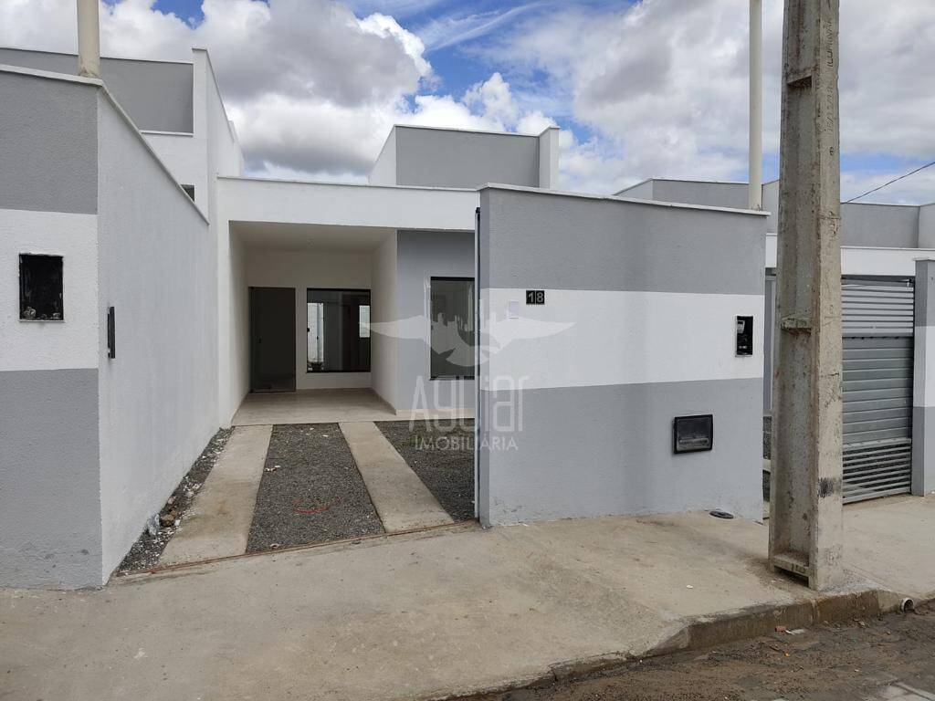 Casa à venda com 2 quartos, 68m² - Foto 1