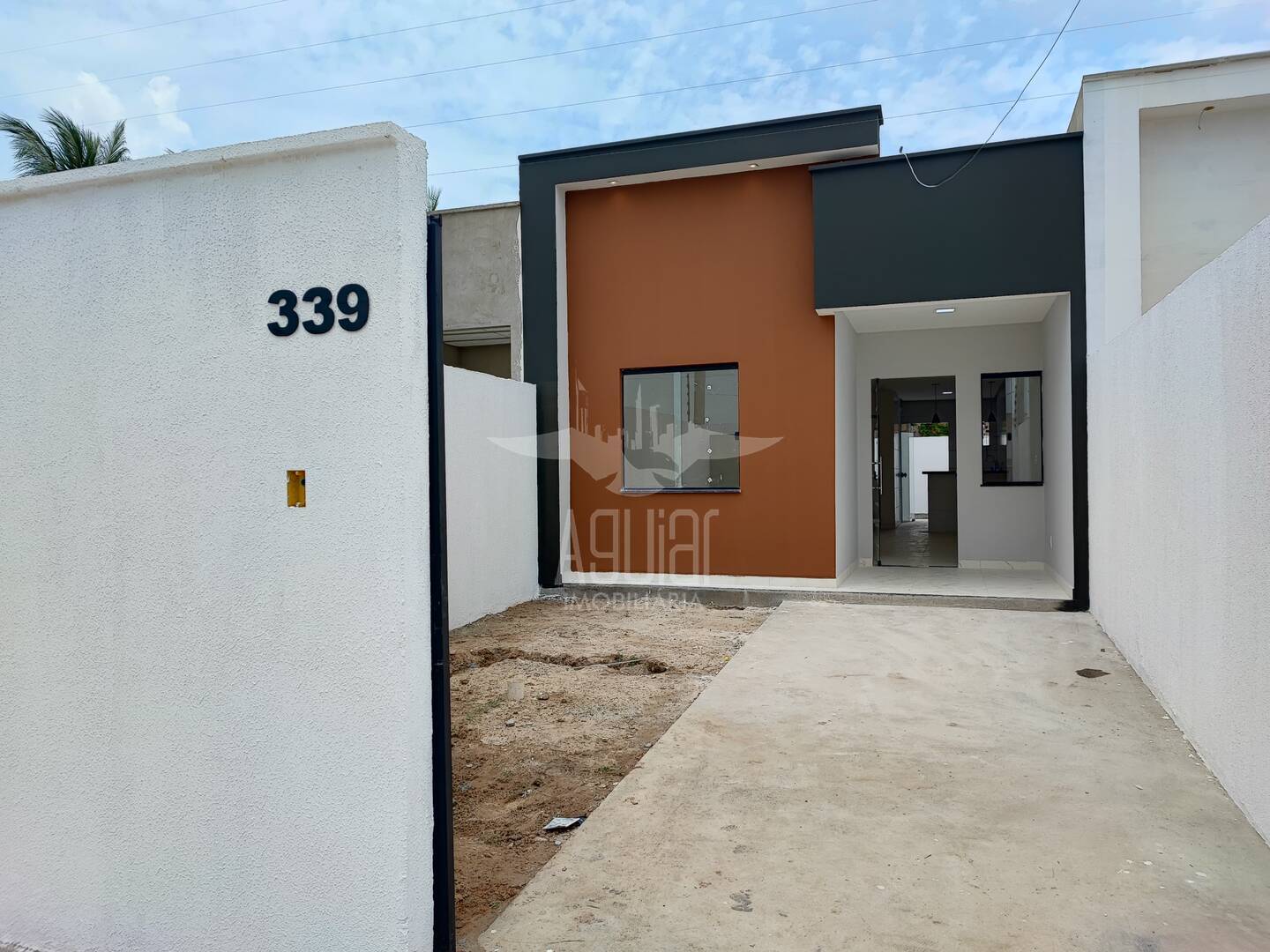 Casa à venda com 2 quartos, 70m² - Foto 1