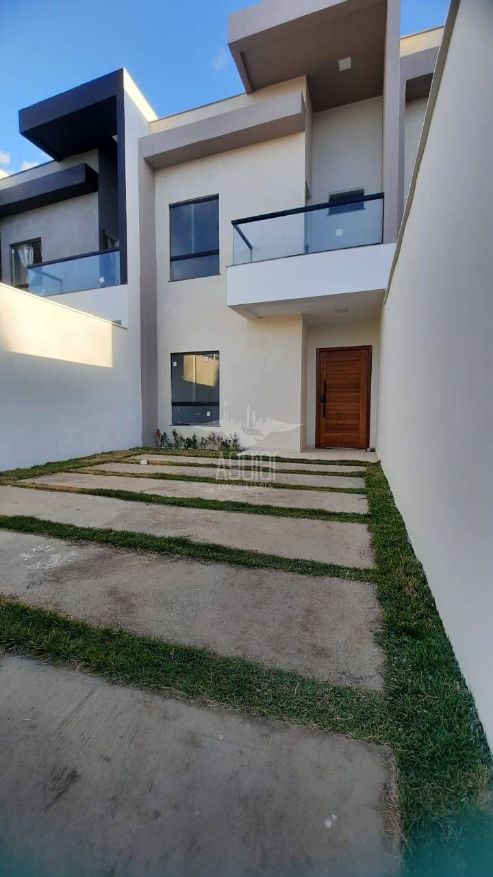 Casa à venda com 3 quartos, 114m² - Foto 1