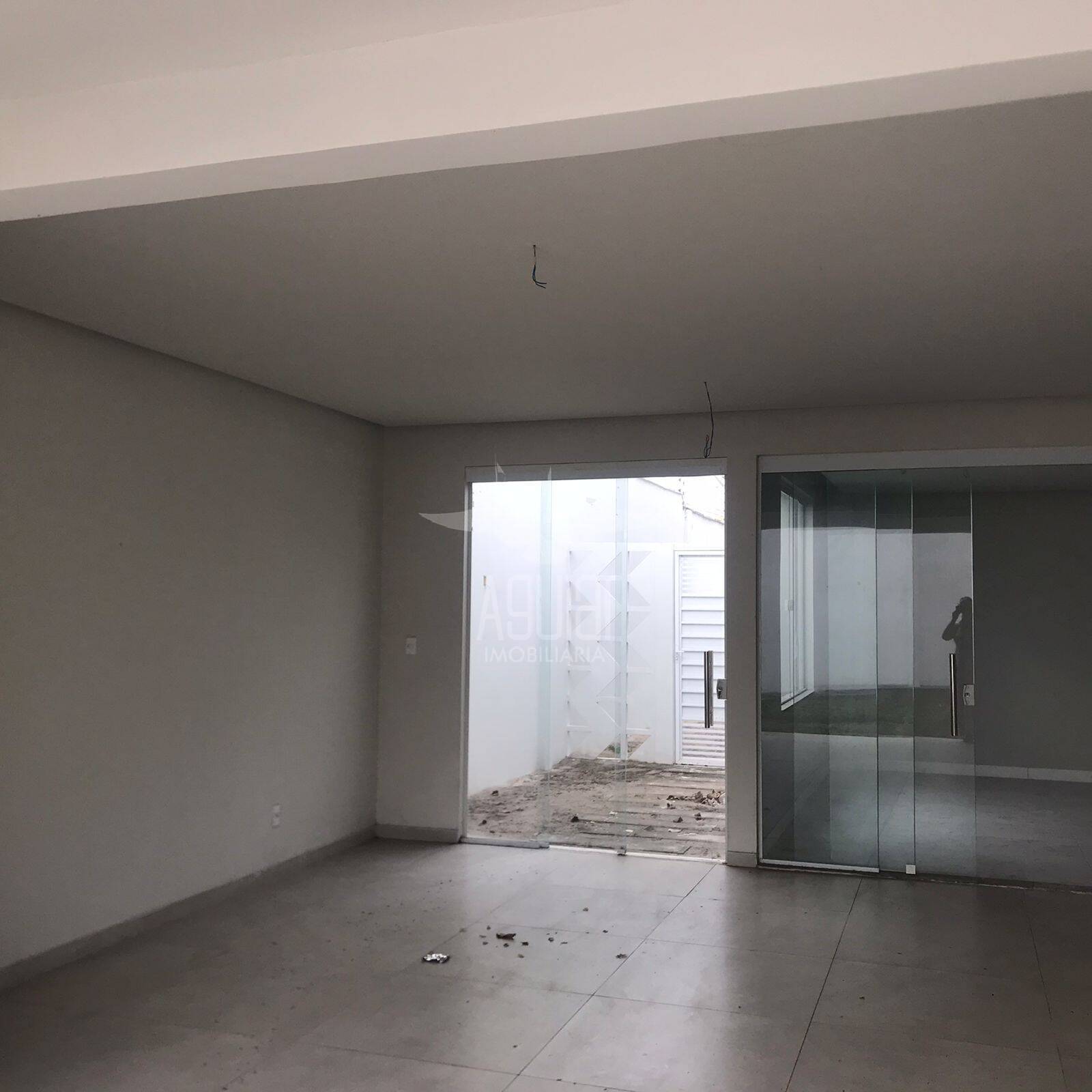 Casa à venda e aluguel com 3 quartos, 255m² - Foto 8