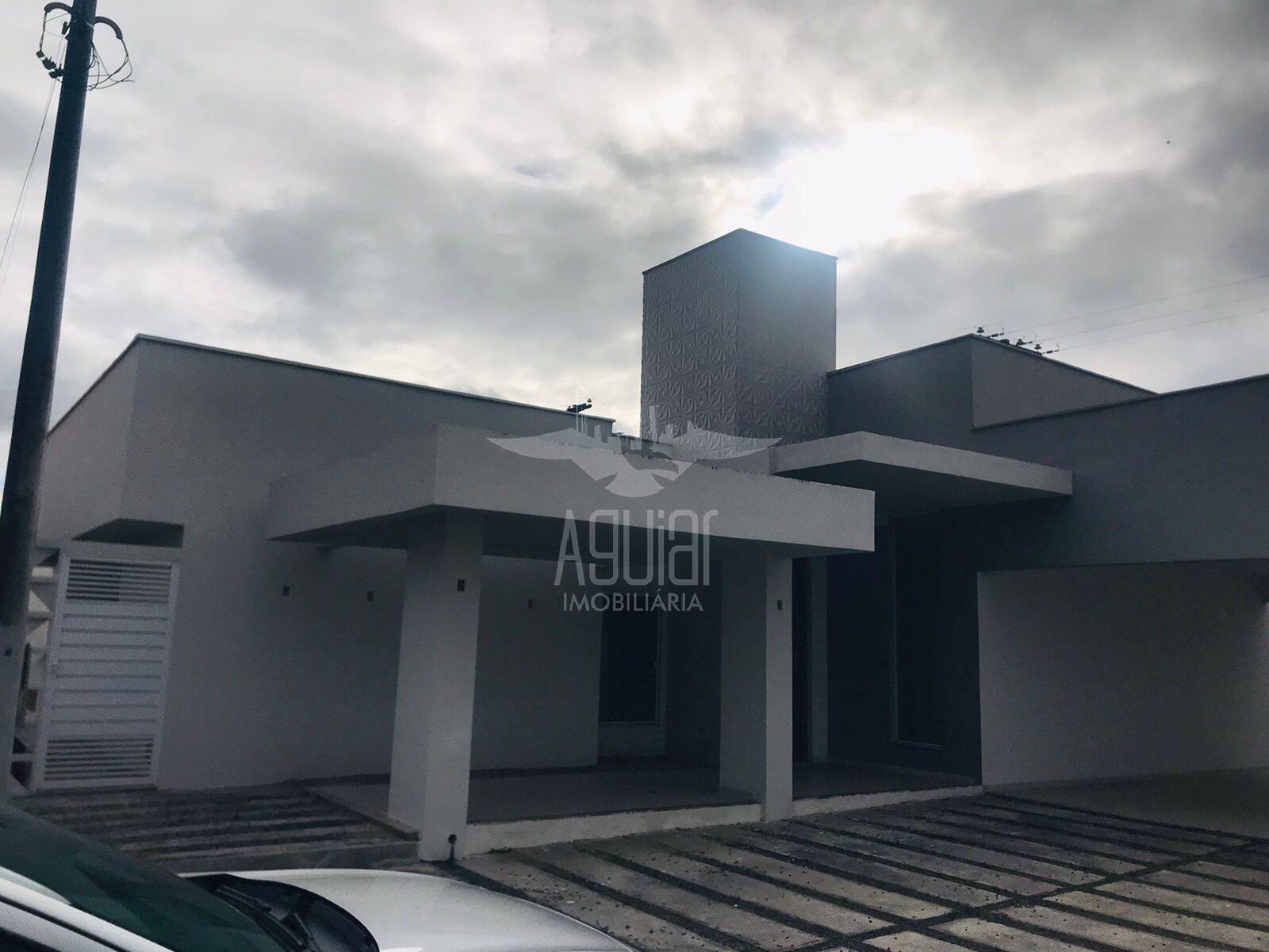 Casa à venda e aluguel com 3 quartos, 255m² - Foto 2