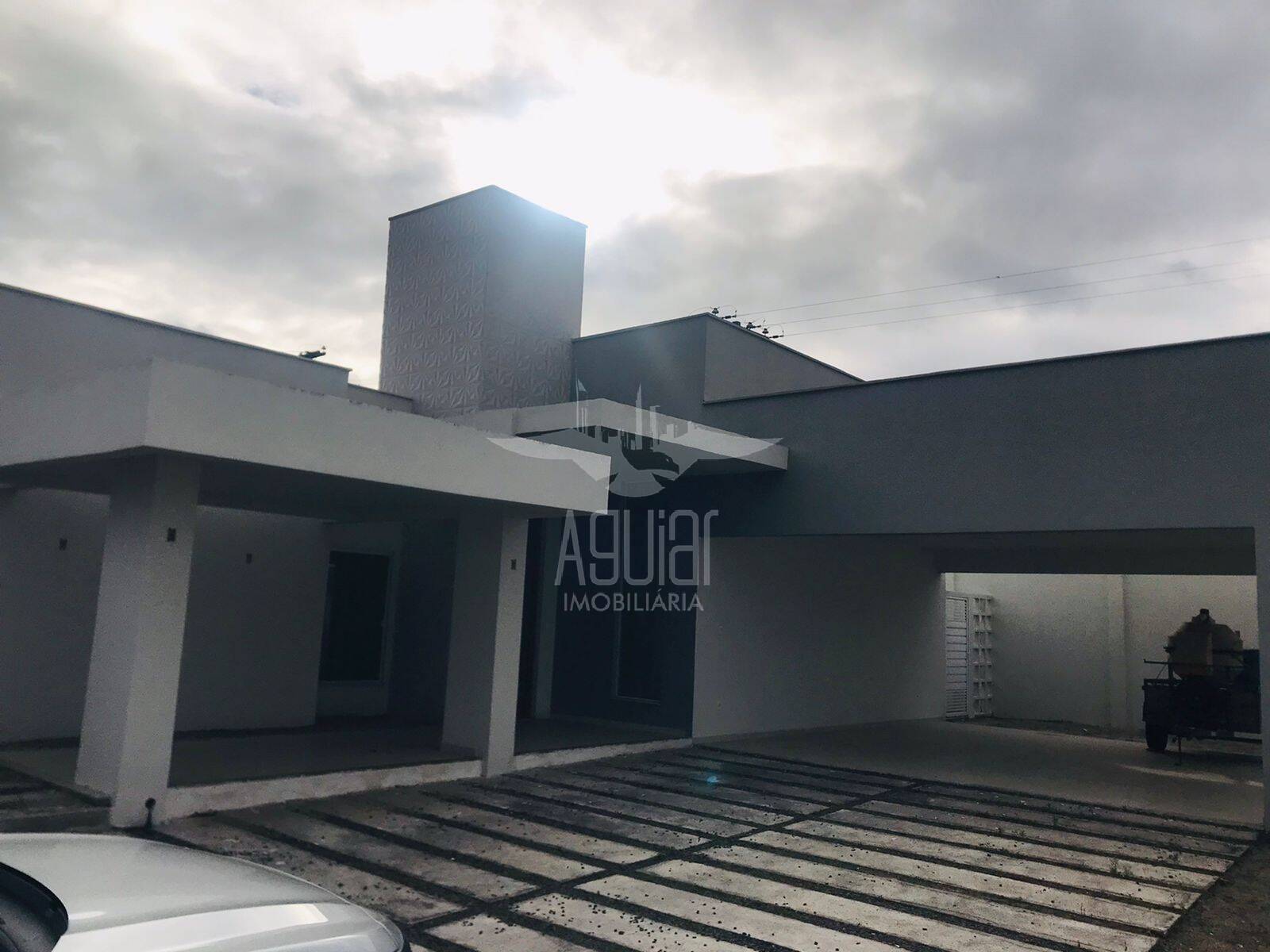 Casa à venda e aluguel com 3 quartos, 255m² - Foto 1