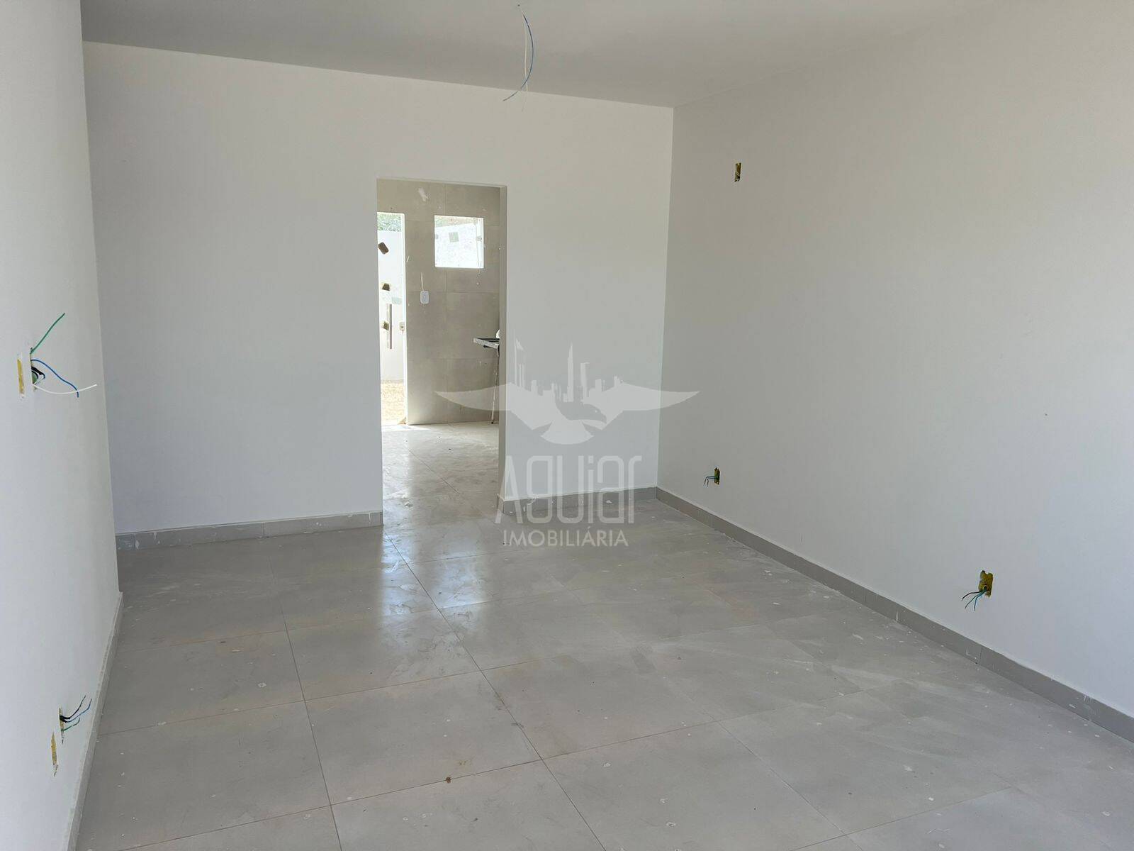 Casa à venda com 2 quartos, 56m² - Foto 2