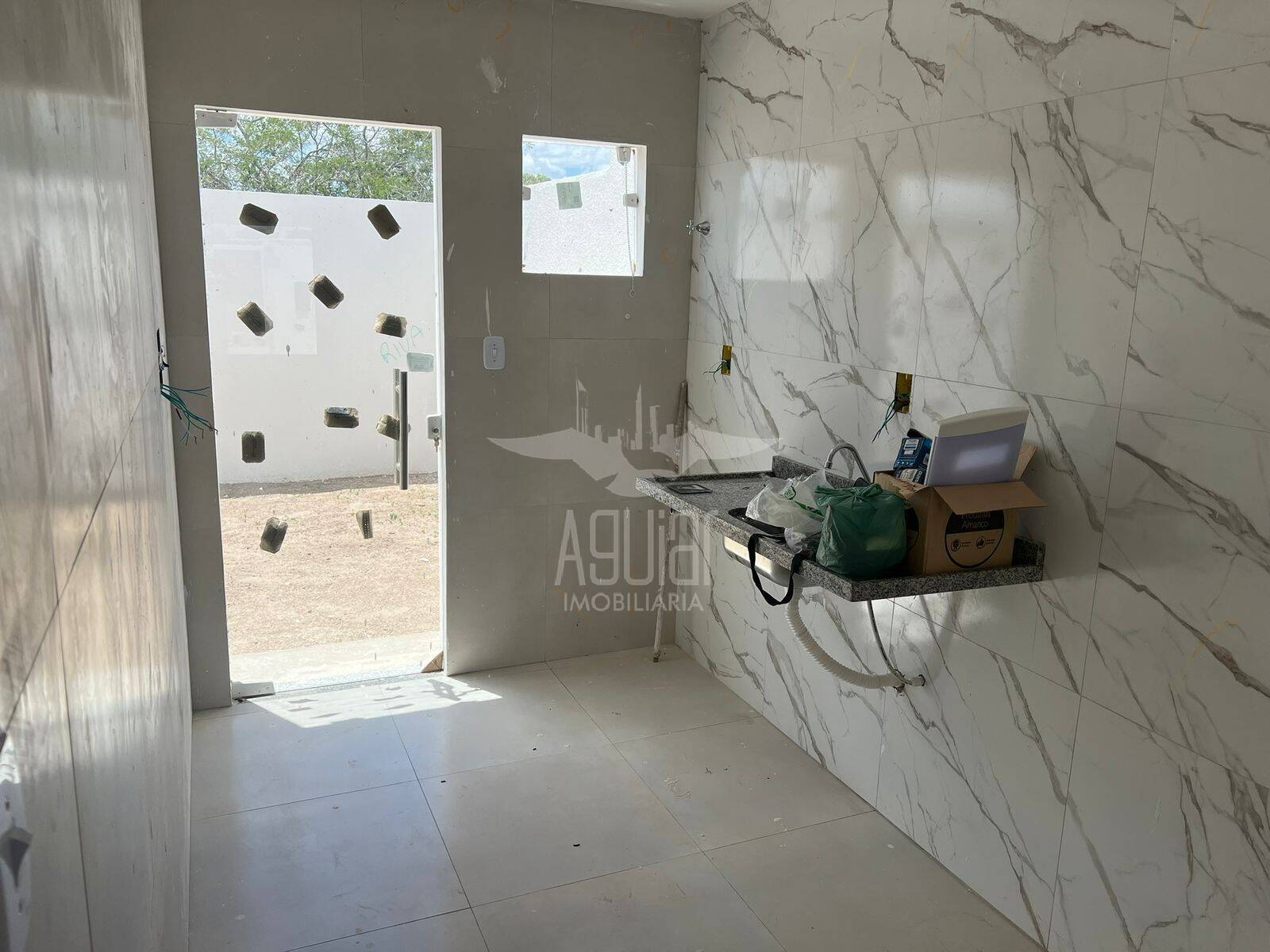 Casa à venda com 2 quartos, 56m² - Foto 4