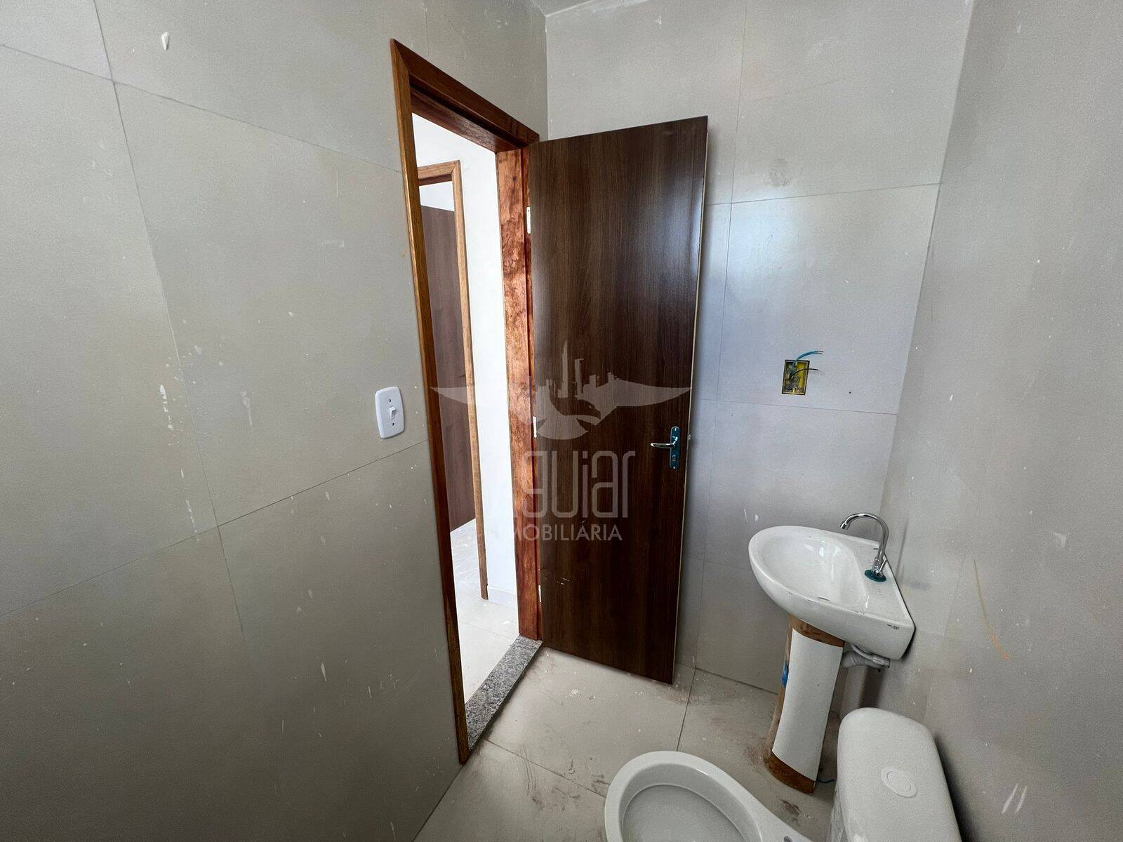 Casa à venda com 2 quartos, 56m² - Foto 5