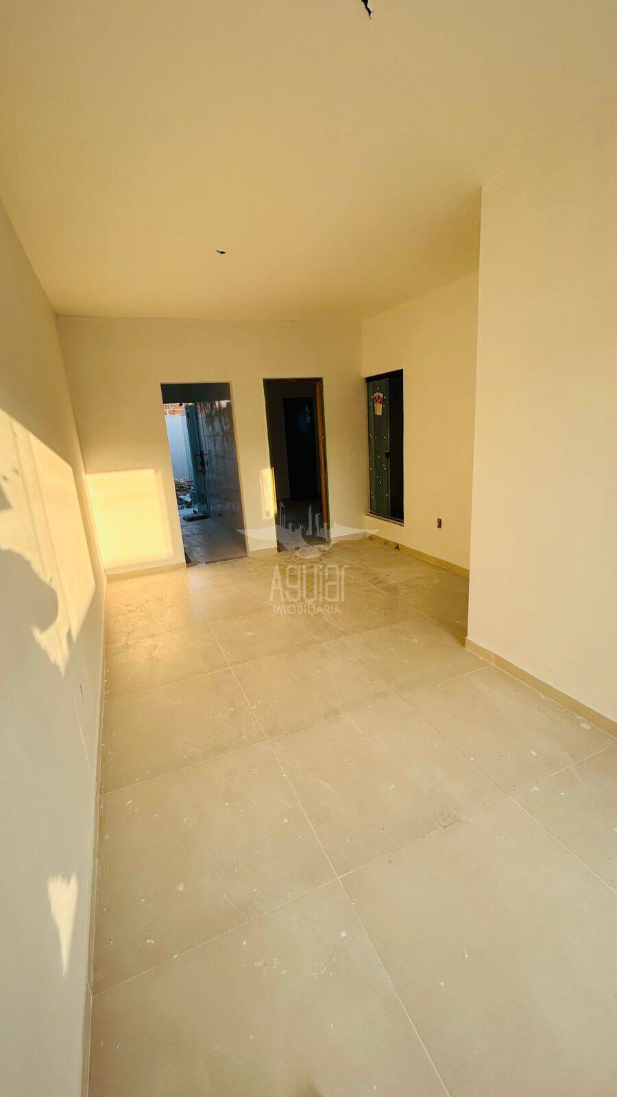 Casa à venda com 2 quartos, 61m² - Foto 2