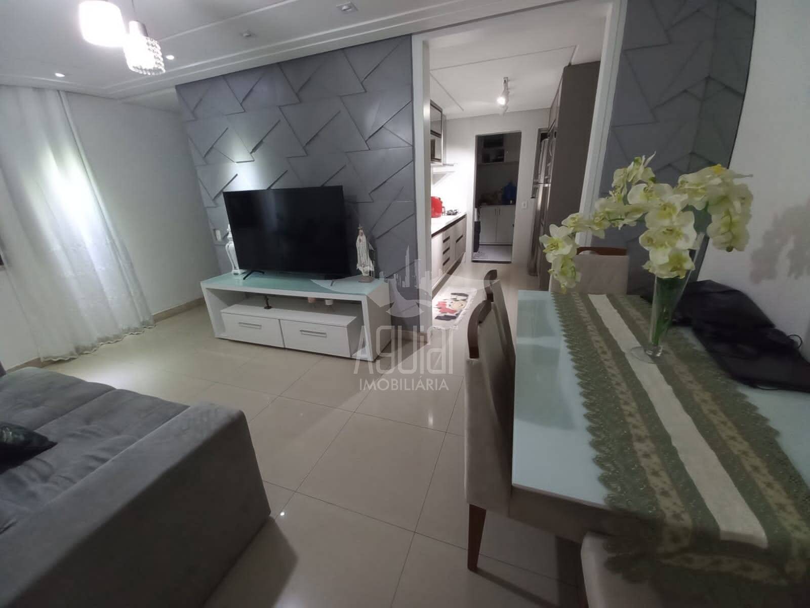 Casa à venda com 2 quartos, 65m² - Foto 1