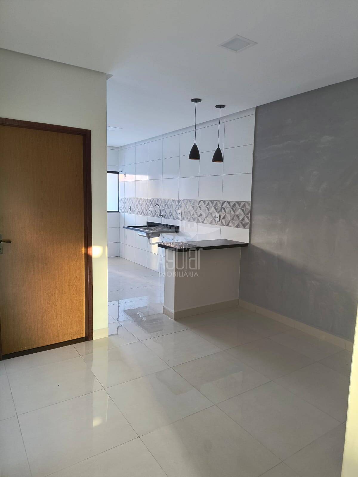 Casa à venda com 2 quartos, 130m² - Foto 2